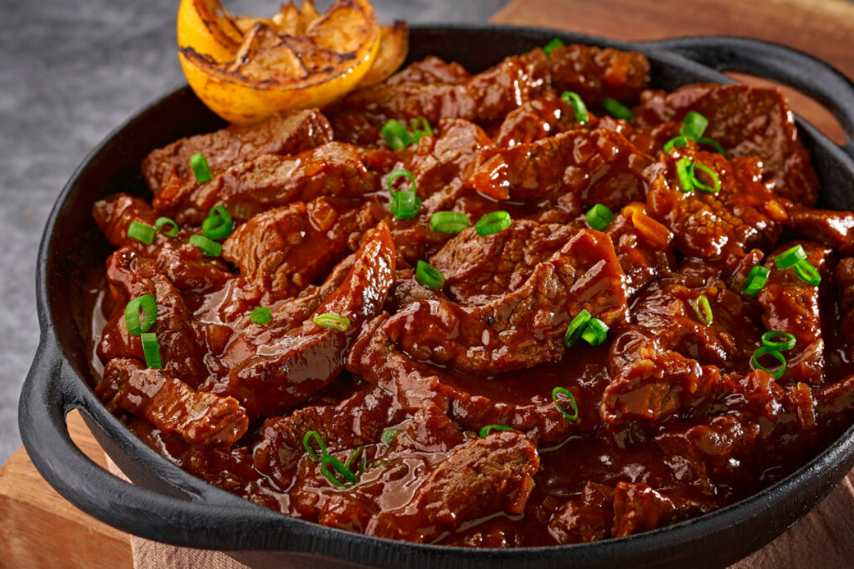 Carne de panela com molho de tomate